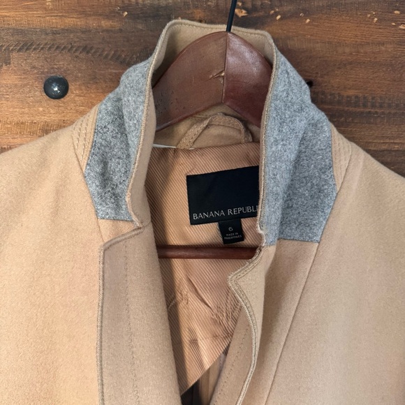 Banana Republic Melton Top Coat in tan. Size: 6. Gorgeous! Pristine! - Picture 13 of 14